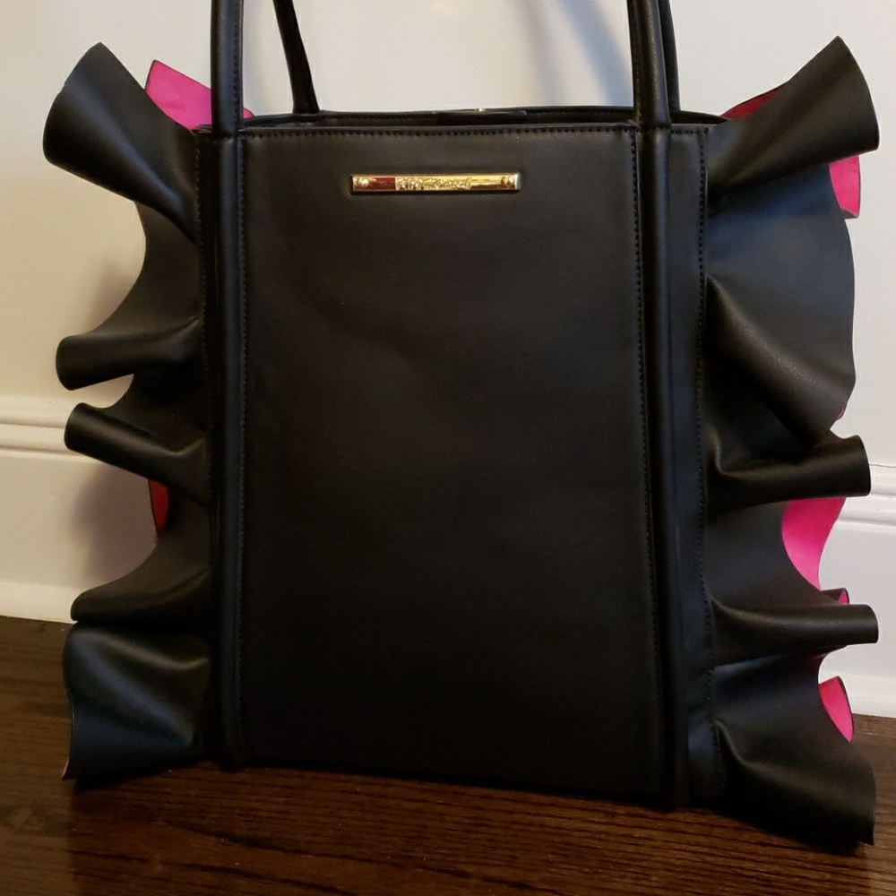 BETSEY JOHNSON BLACK FAUX LEATHER TOTE PINK RUFFLE